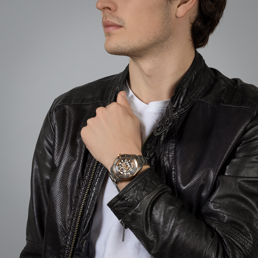 Captain Cook High-Tech Ceramic Skeleton