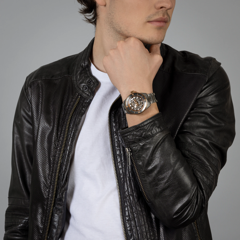 Captain Cook High-Tech Ceramic Skeleton