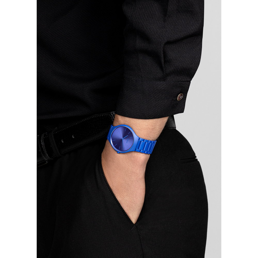 True Round Thinline Les Couleurs™ Le Corbusier Spectacular ultramarine 4320K